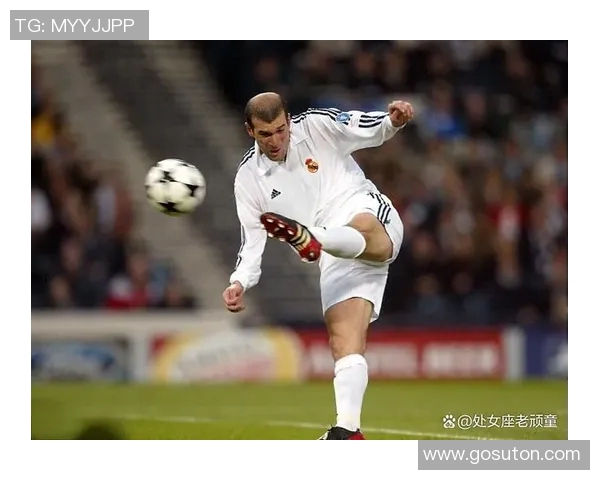 足球传奇齐达内摆件展示其无与伦比的球技与风采